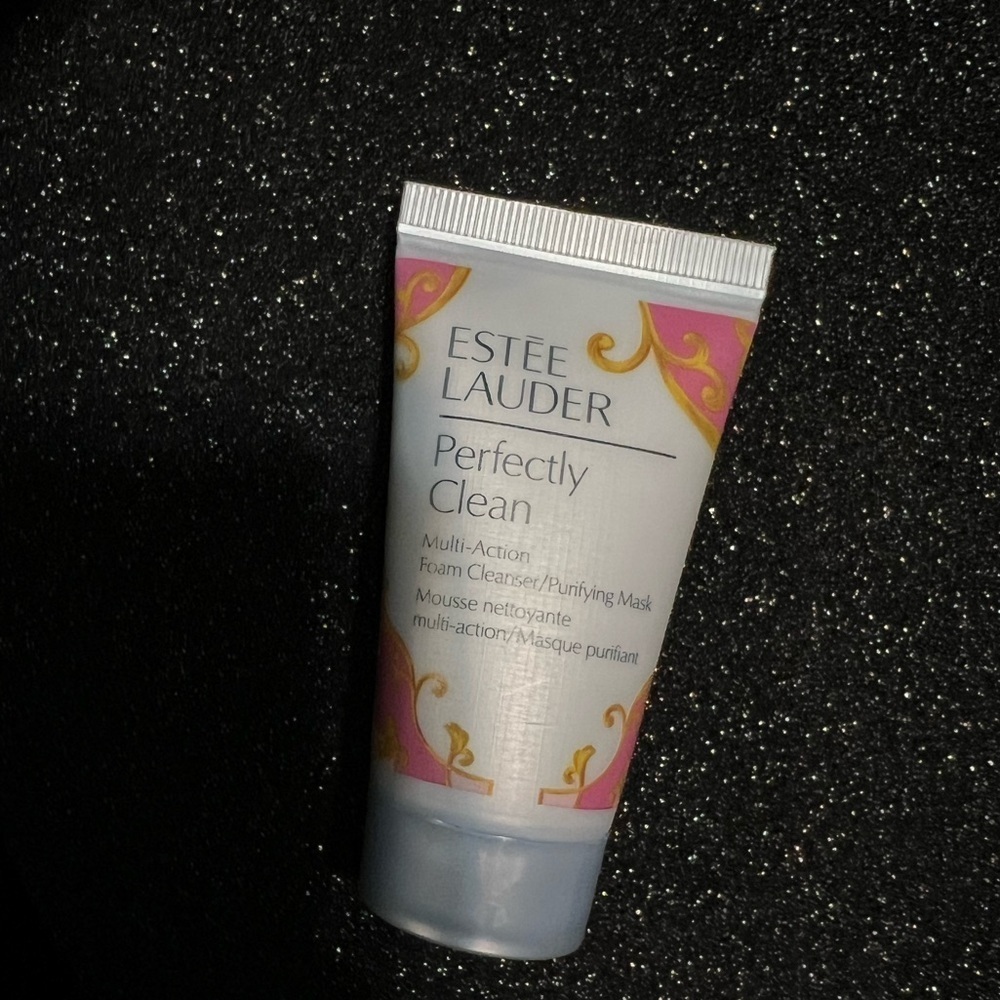 ESTEE LAUDER Perfectly Clean
